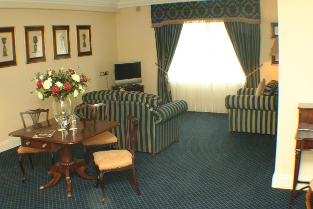 Maudlins House Hotel Naas Exterior foto
